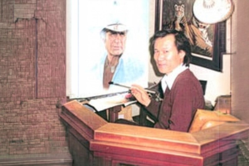 Ro Kim painting the Jock Ewing portrait